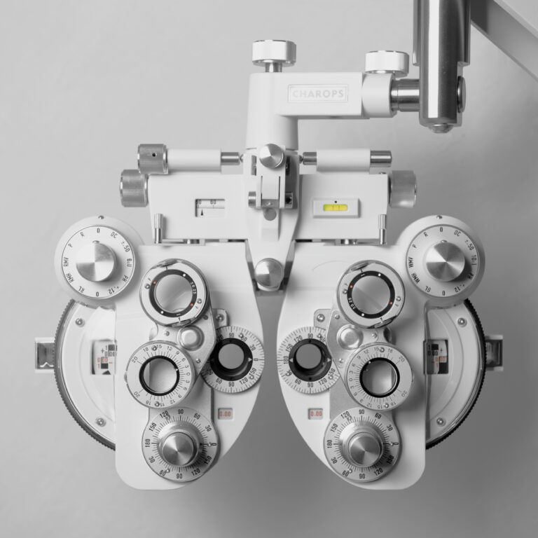 Optician phoropter eye test machine