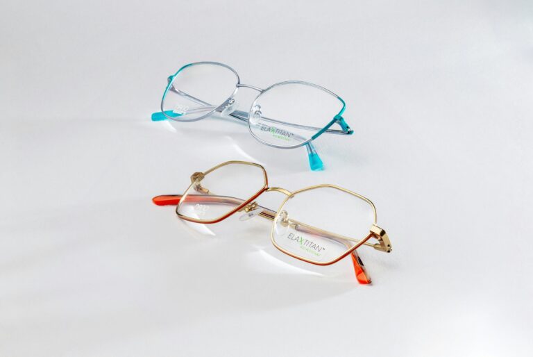 A close-up review of Specscart prescription glasses frames and clear lenses for UK buyers.